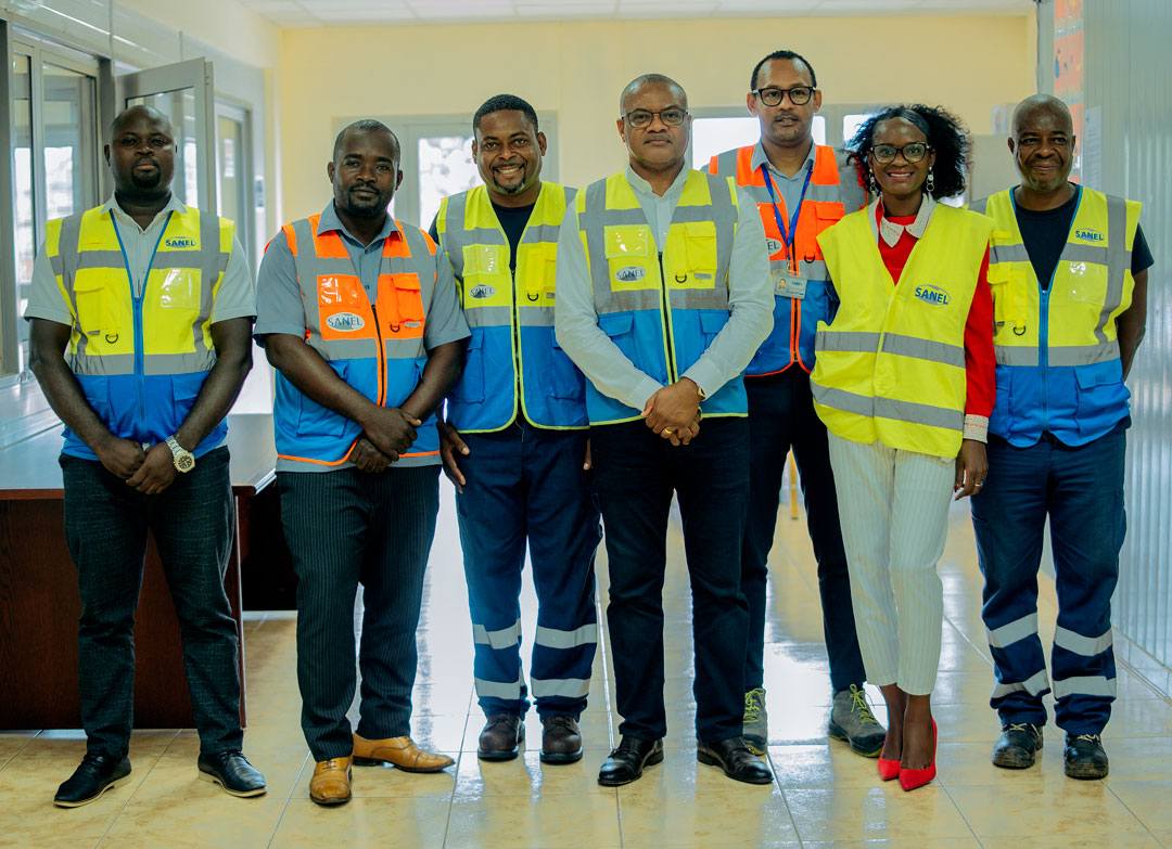 Imagem de equipa técnica da Sanel.